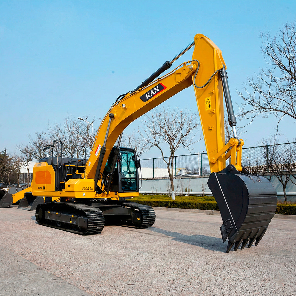 EXCAVADORA KAN KR215F